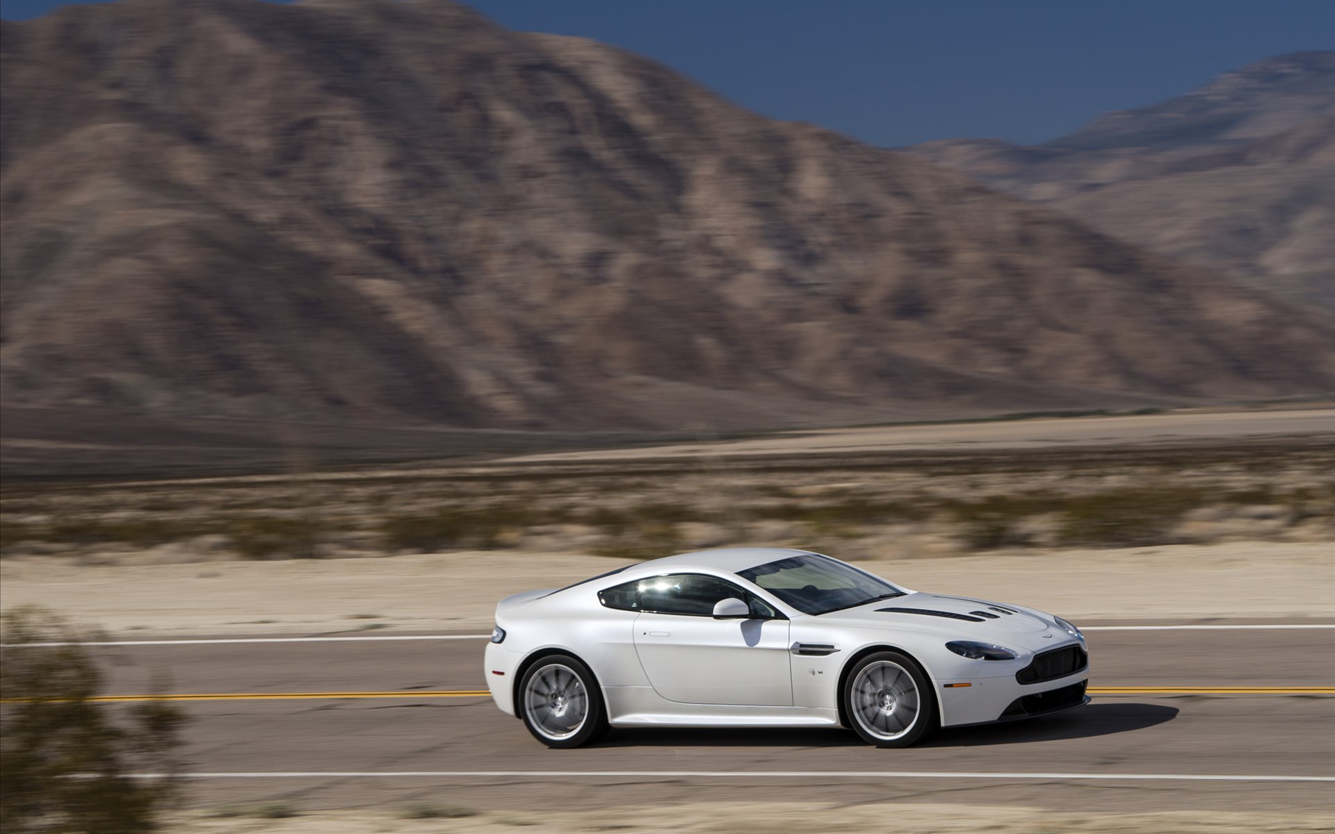 Aston Martin V12 Vantage S 2014